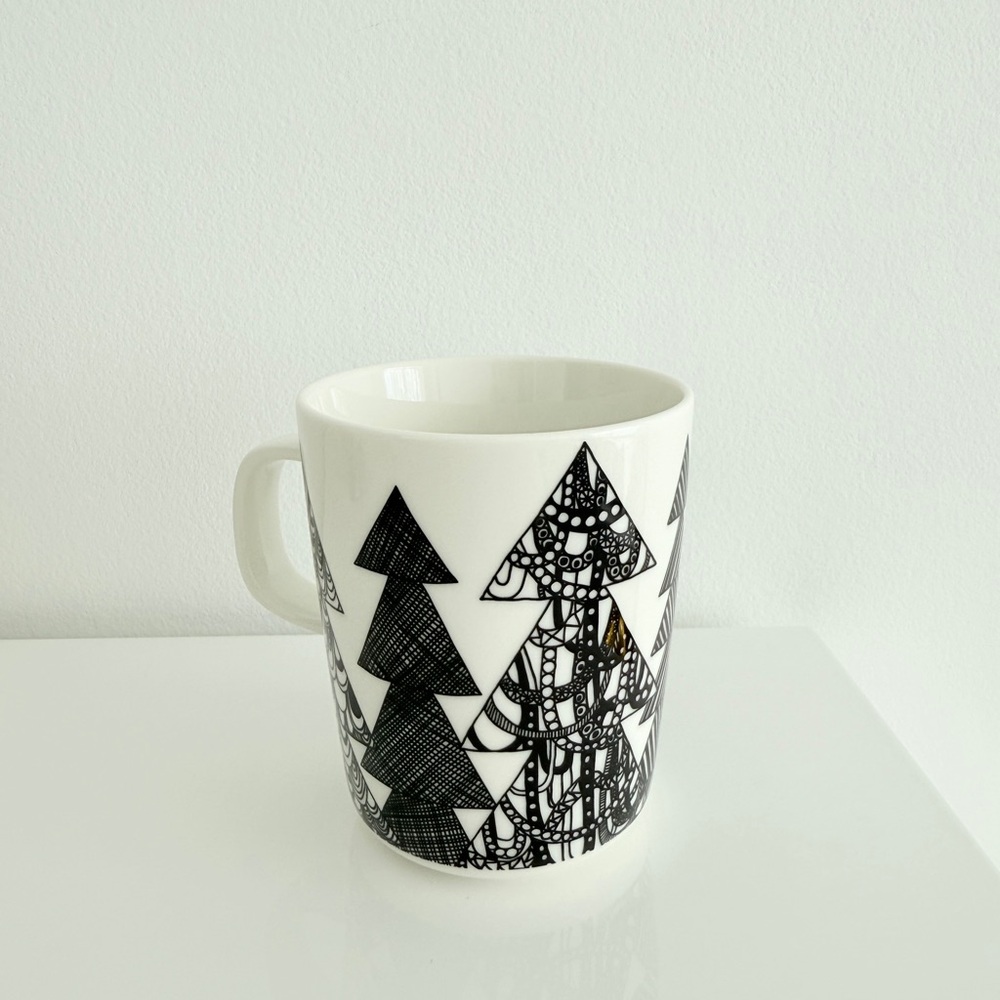 Marimekko Kuusikossa Oiva Mug /black/white